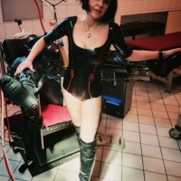 Bizarräztin Lady Dana - Foto 19 von 24