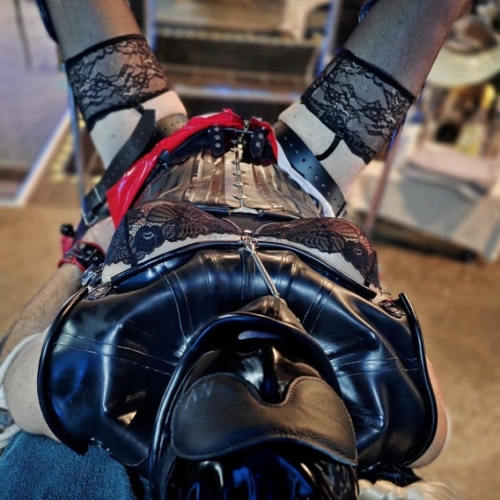 Latex Ästhetik - Foto 17 von 22